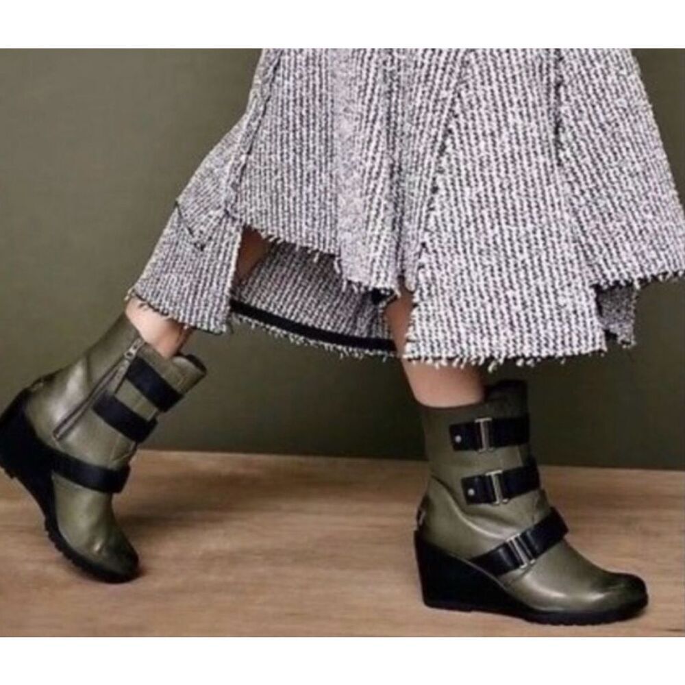 Sorel After Hours Wedge Booties in Nori Green Size 6.5